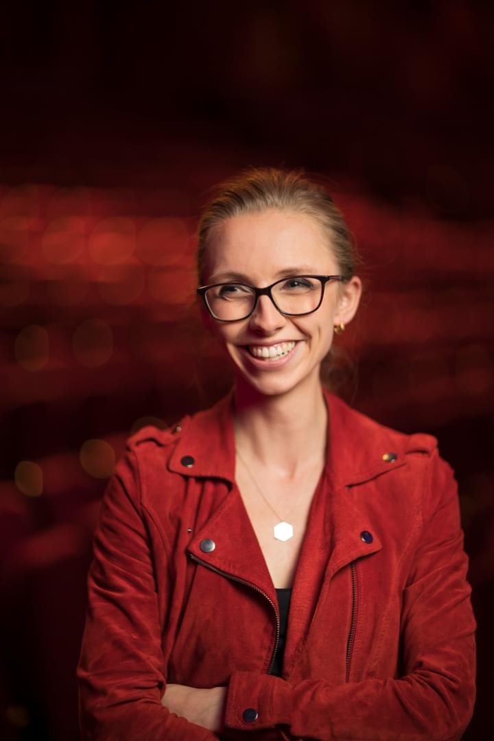 Anna Lapwood Headshot