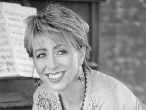 Nikki Iles smiling