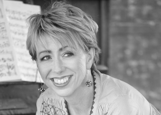 Nikki Iles smiling