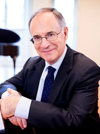 Clive Gillinson Headshot
