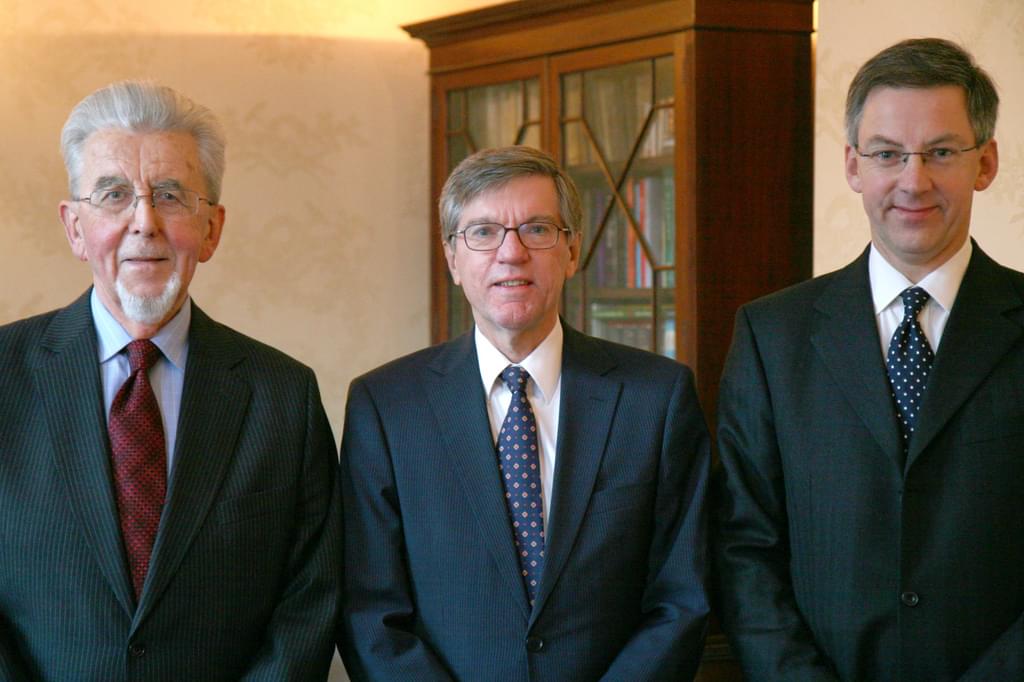 Sir David Lumsden stands with Principle Jonathan Freeman-Attwood