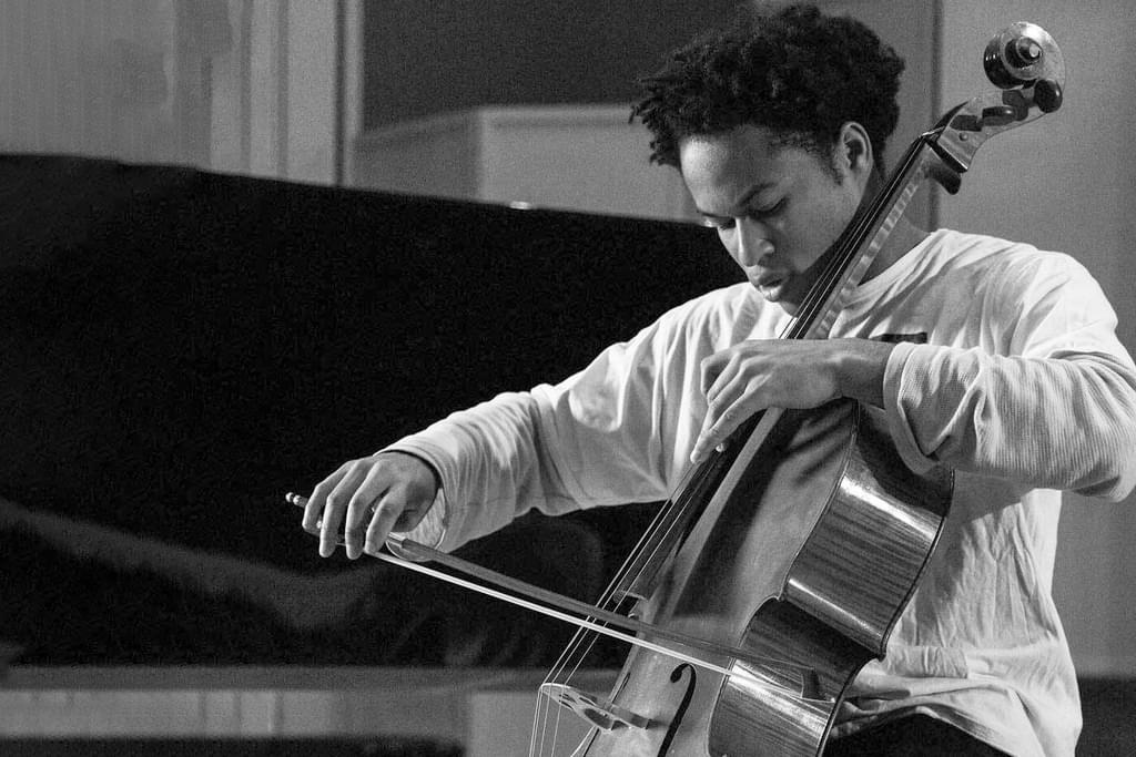 Sheku Kanneh-Mason plays the cello