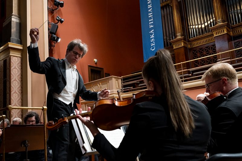 Jakub Hrusa conducting in concert