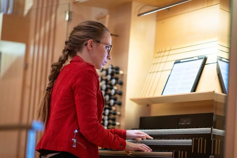 Anna Lapwood rehearsing on the organ in the Academy's Duke's Hall