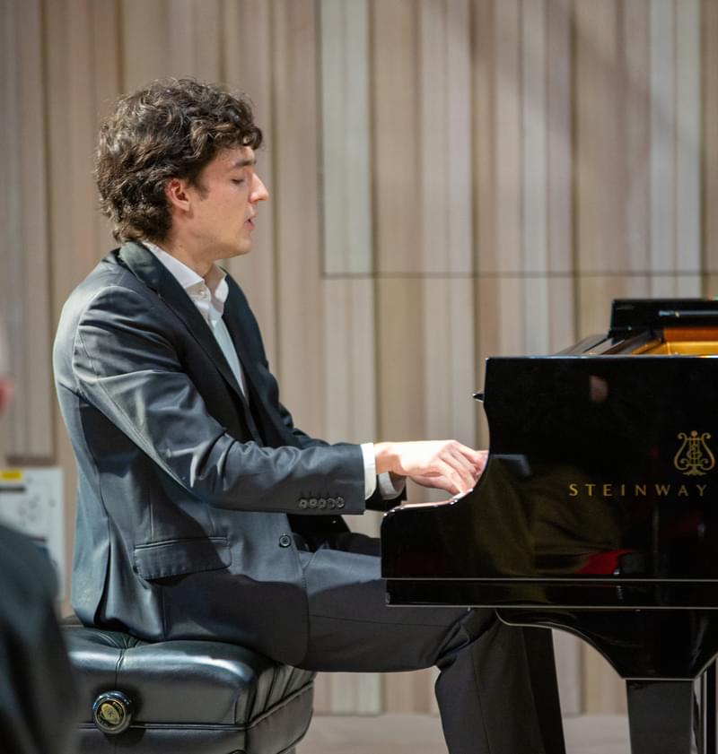 A pianist in concert